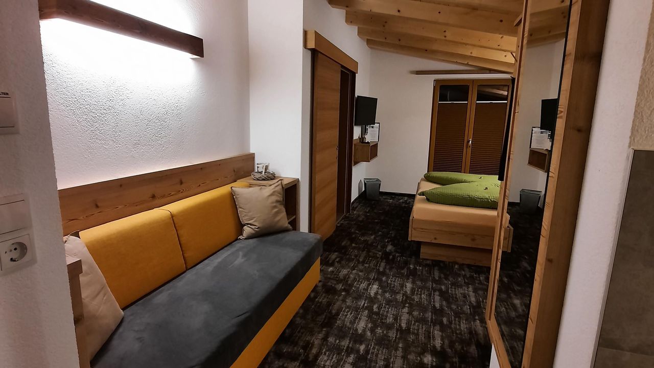 Eingang Zimmer - Schlafcouch für 3.Person Eingang Zimmer - Schlafcouch für 3.Person